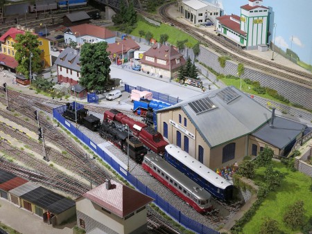 dum-vlacku-modely-zeleznic-od-petriny-2-patro-stanice-metra-linky-a